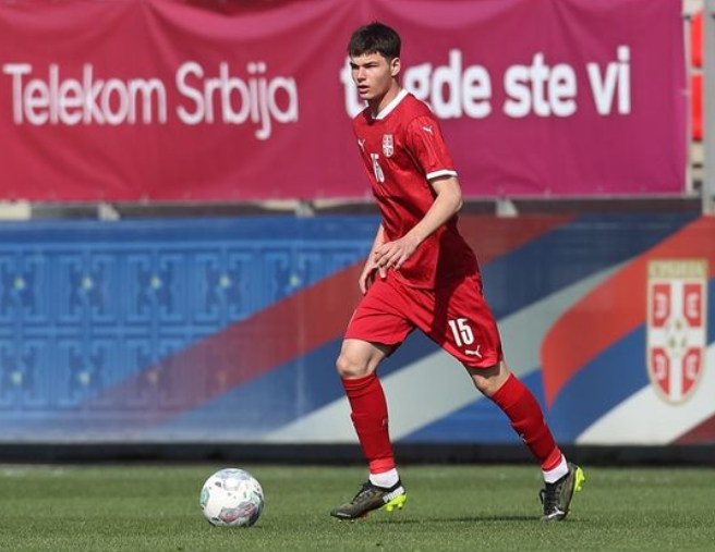 比利亚雷亚尔发布备战花絮，今晚绝杀压哨，荷甲任务艰巨，球探报告显示潜力的简单介绍