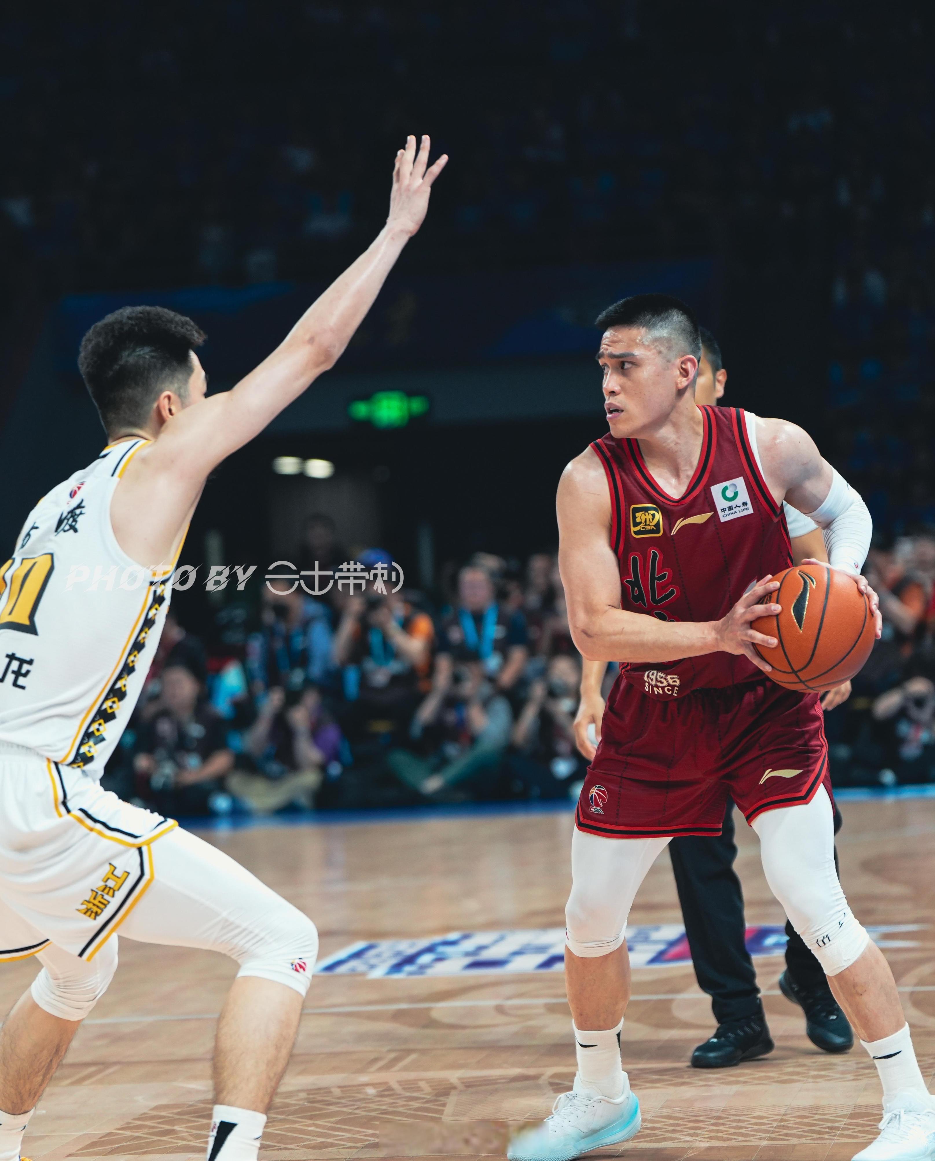 开云官方平台-包含赛地聚焦：NBA常规赛转会期热度飙升；广厦男篮篮板制胜；球迷炸锅；数据趋势出现新变化的词条